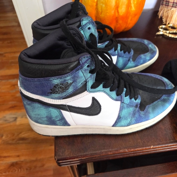 Air Jordan High-Top Sneakers in Blue and Black - Picture 1 of 4